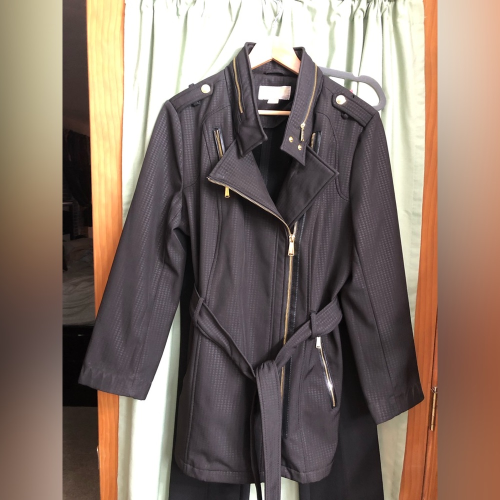 Ladies rain coat, gently used, no tears or stains, smoke free home